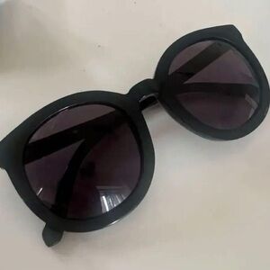 Classic Black Round Women's Sunglasses - Timeless Style